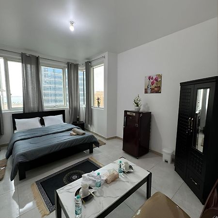Corniche Street - Extremely Unique Room Abu Dhabi Esterno foto