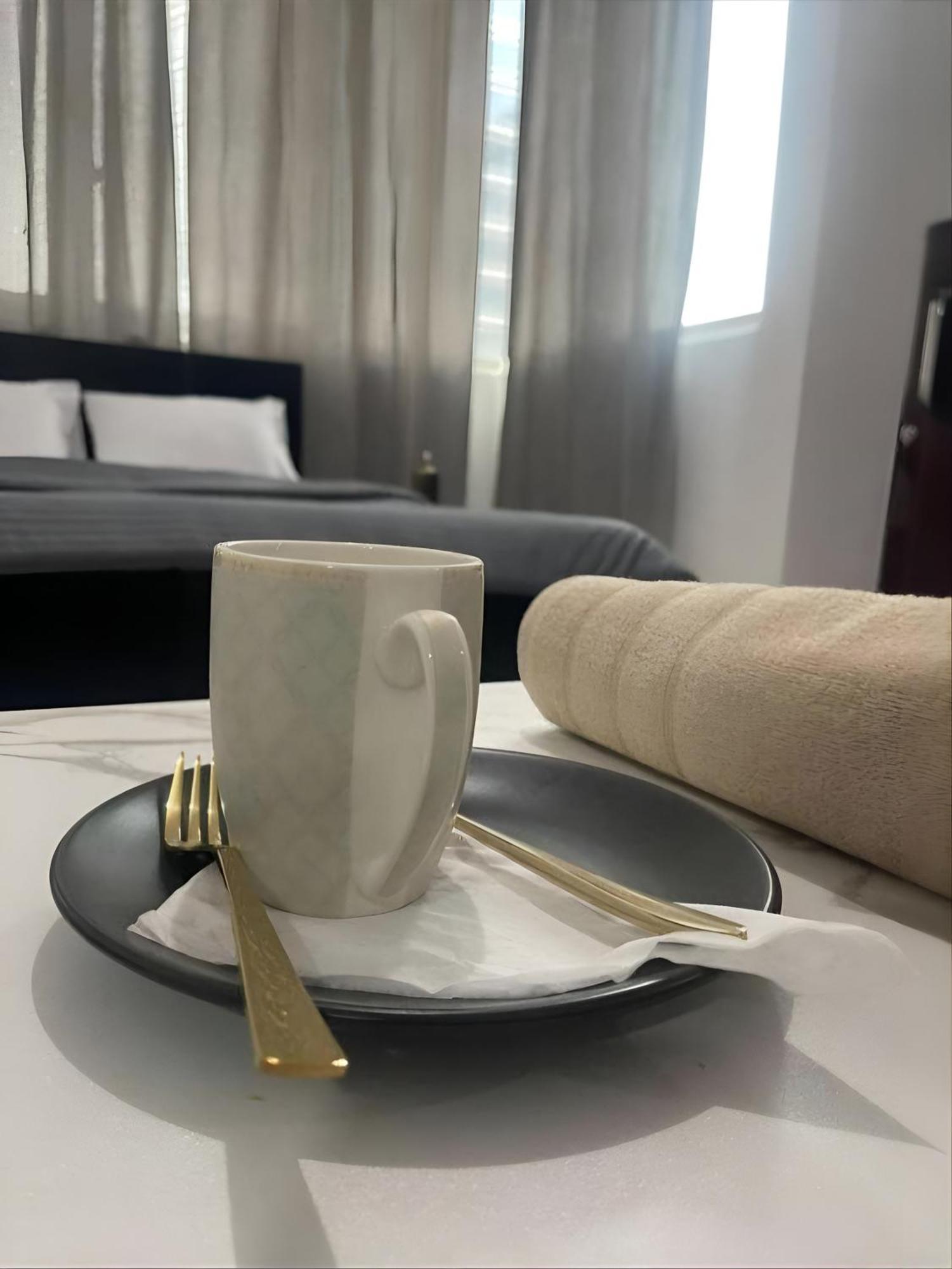 Corniche Street - Extremely Unique Room Abu Dhabi Esterno foto